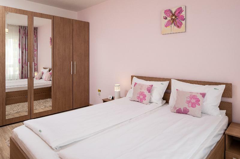 Brasov Holiday Apartments - Magenta Exterior photo
